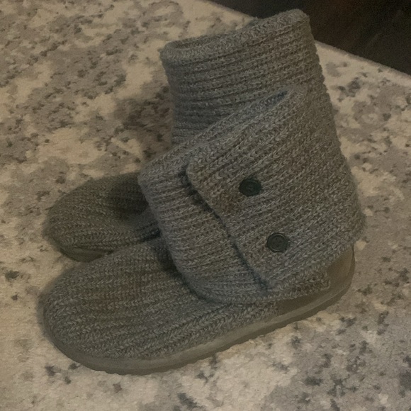 Uggs kids 6 (women’s size 8) 🔥🔥🔥 - Picture 2 of 4